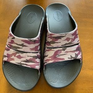 Oofos recovery slides. Practically brand new